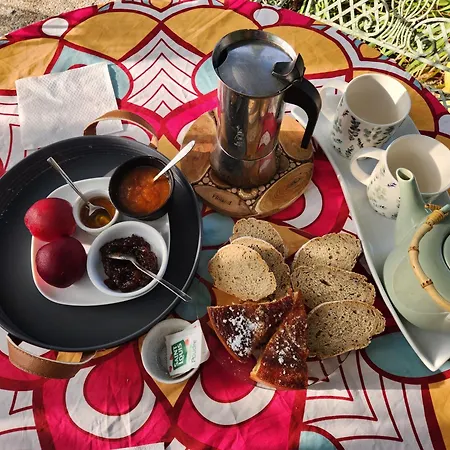 Проживание в семье Chez Nous Dans Notre Petit Jardin *